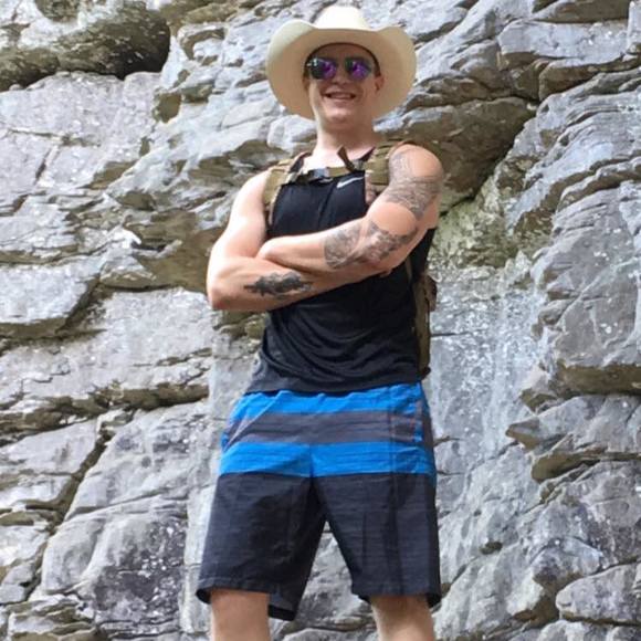 Meet your Posher, Tylar - Picture 1 of 1